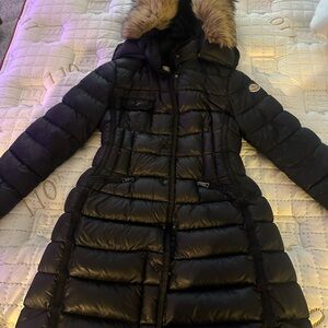 Women's Black Puffer Coat with Fur Trim